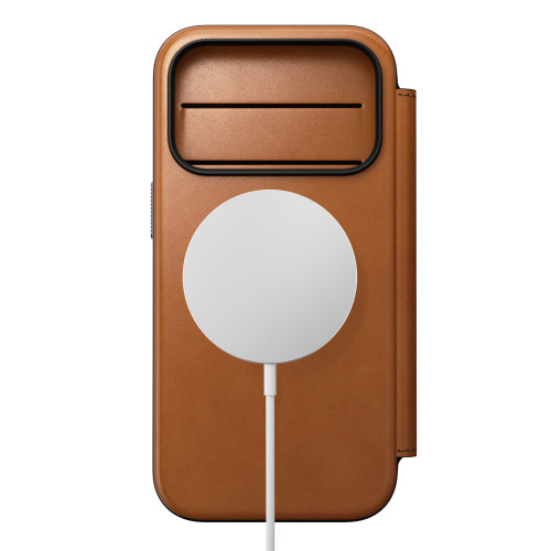 NOMAD Modern Leather Folio - etui do iPhone 18 Pro / 17 Pro kompatybilne z MagSafe, skóra Horween (saddle), widok 3